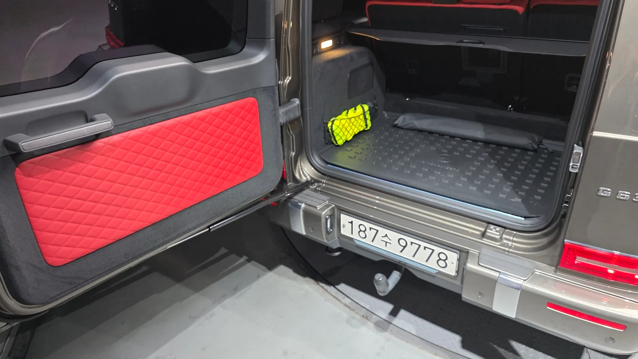 Mercedes-Benz G-Class W463b AMG G63 2024 33/34