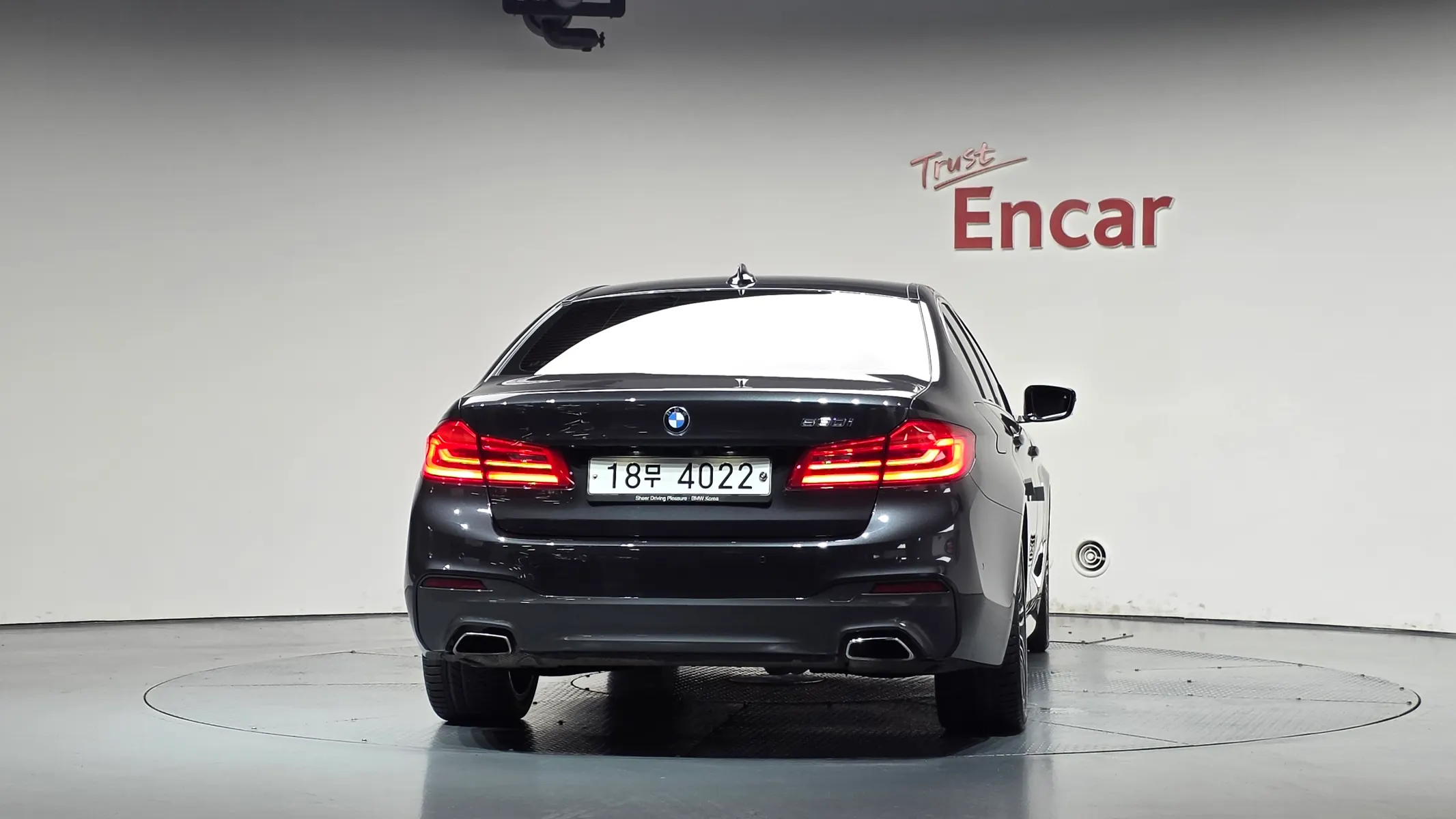BMW 5 Series (G30) 530i M 2019 3/38
