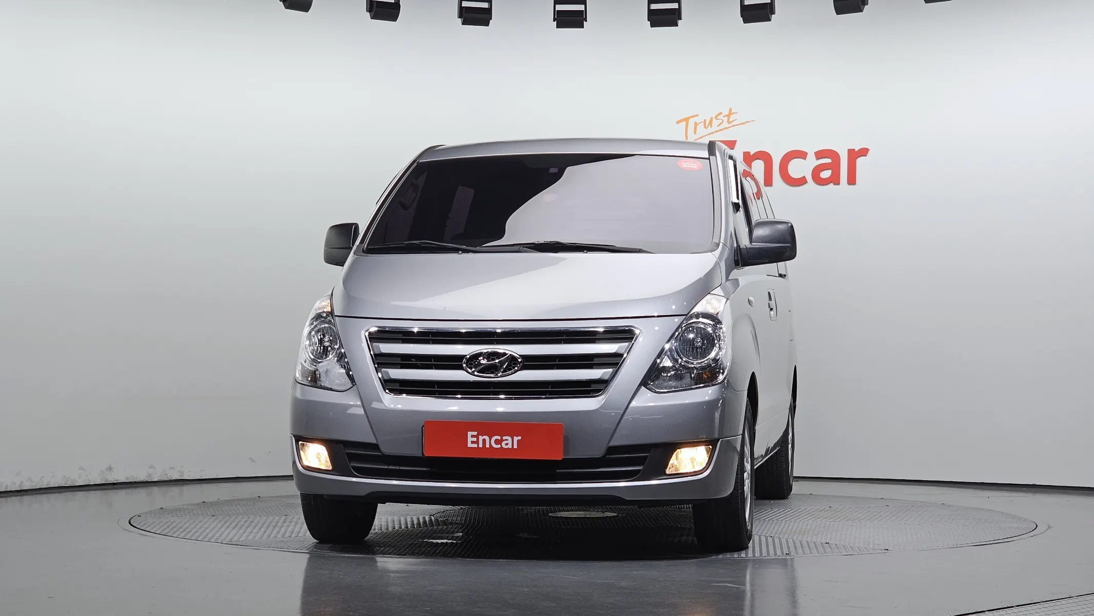 Hyundai Grand Starex 5 2017 2/5