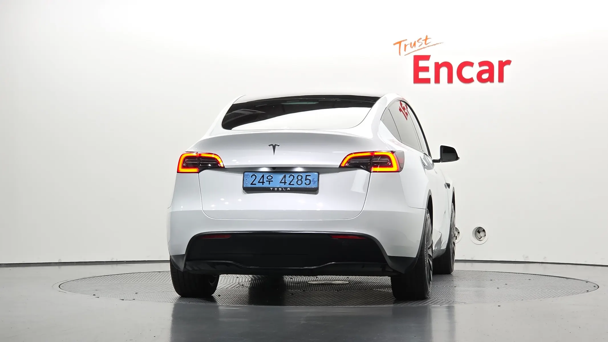 Tesla Y RWD 2024 3/5
