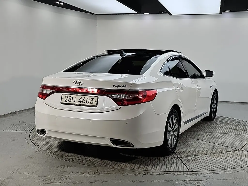 Hyundai HG 2014 3/5