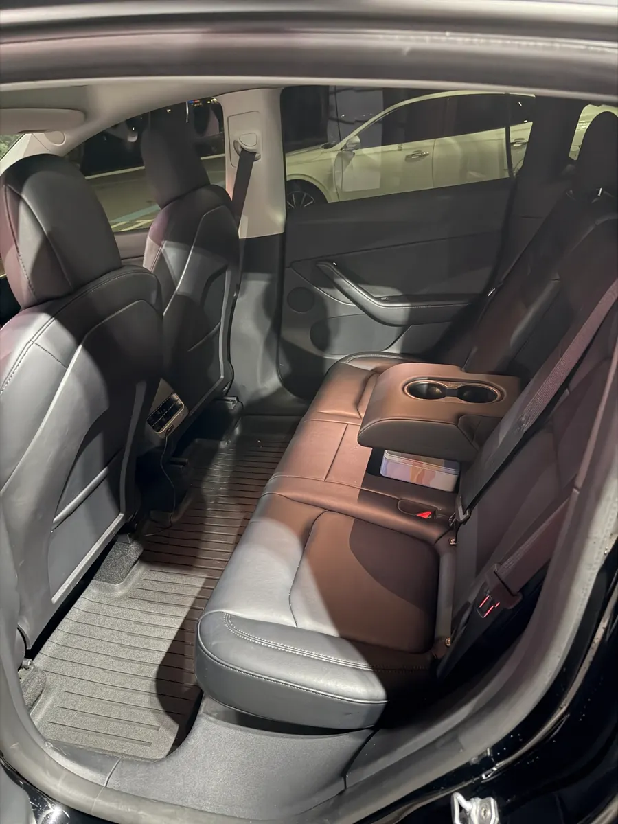 Tesla Y AWD 2022 4/5