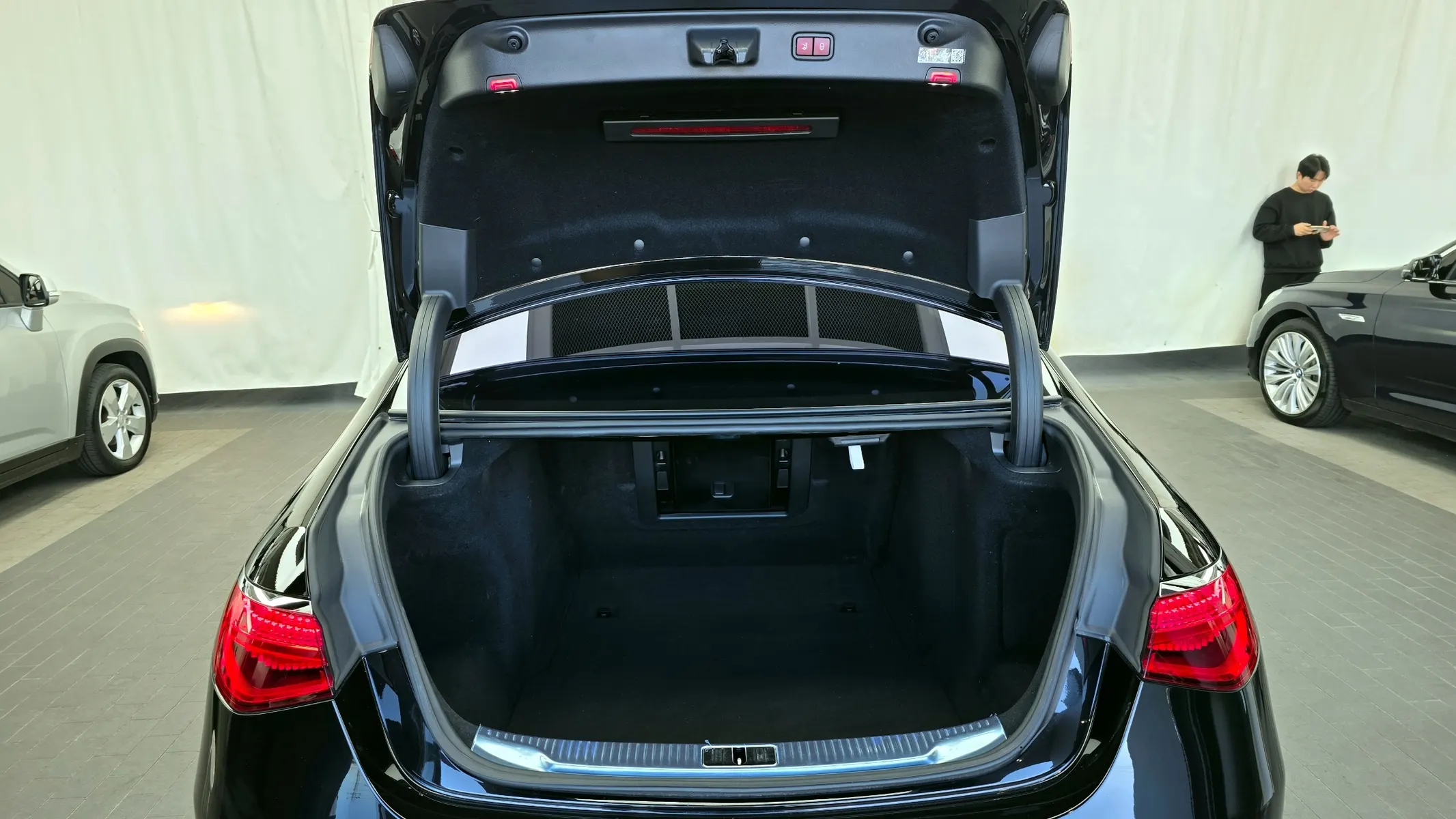 Mercedes-Benz S-Class W223 S680 4MATIC 2023 20/21