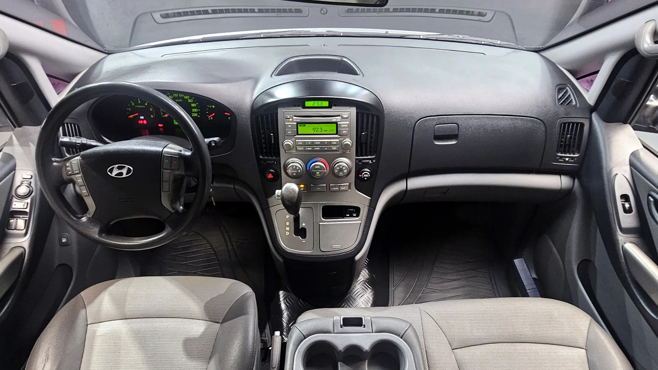 Hyundai Grand Starex 12 2011 4/5