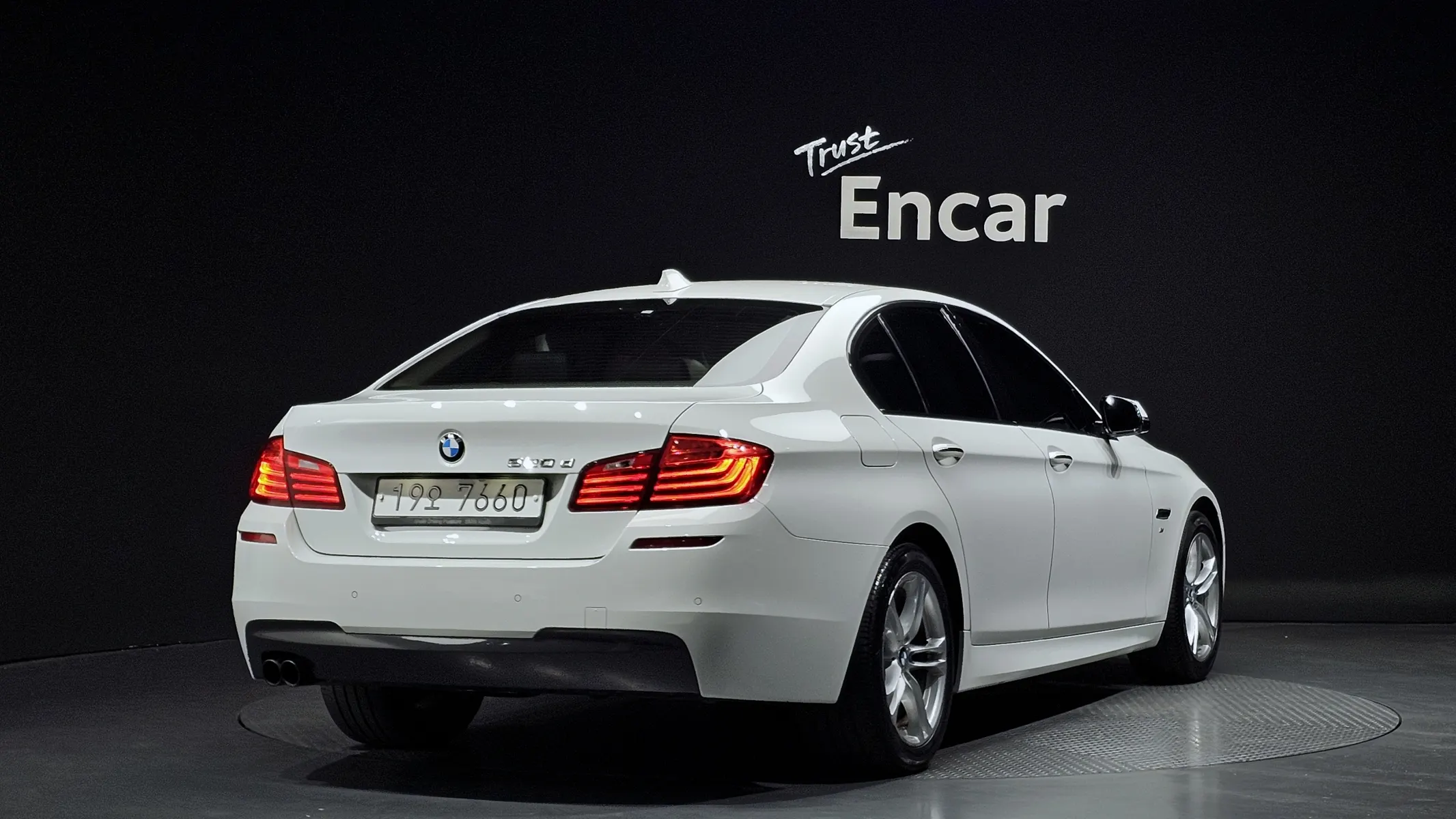 BMW 5 Series (F10) 520d M 2016 2/21