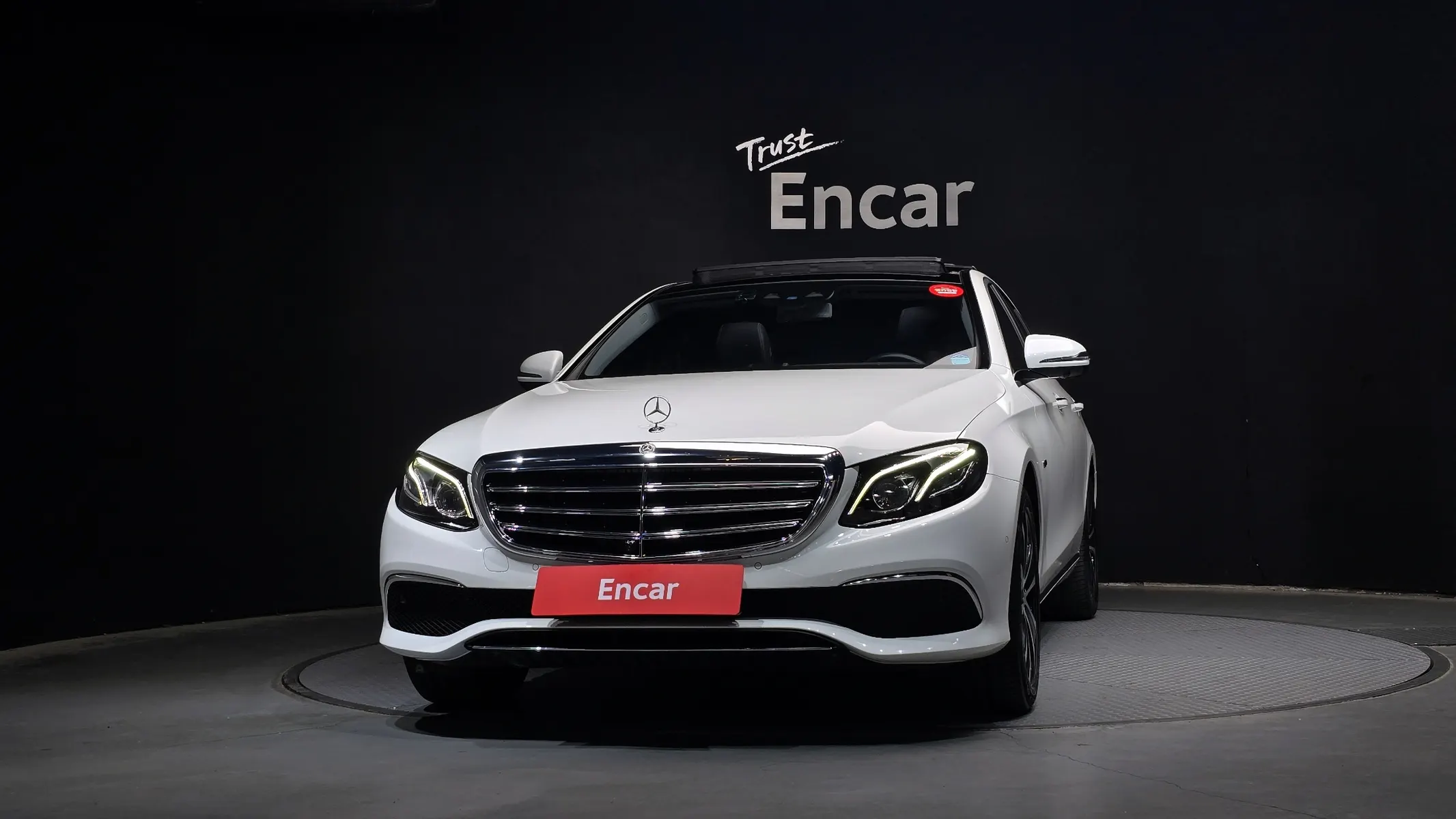 Mercedes-Benz E-Class W213 E300e 2019 3/32