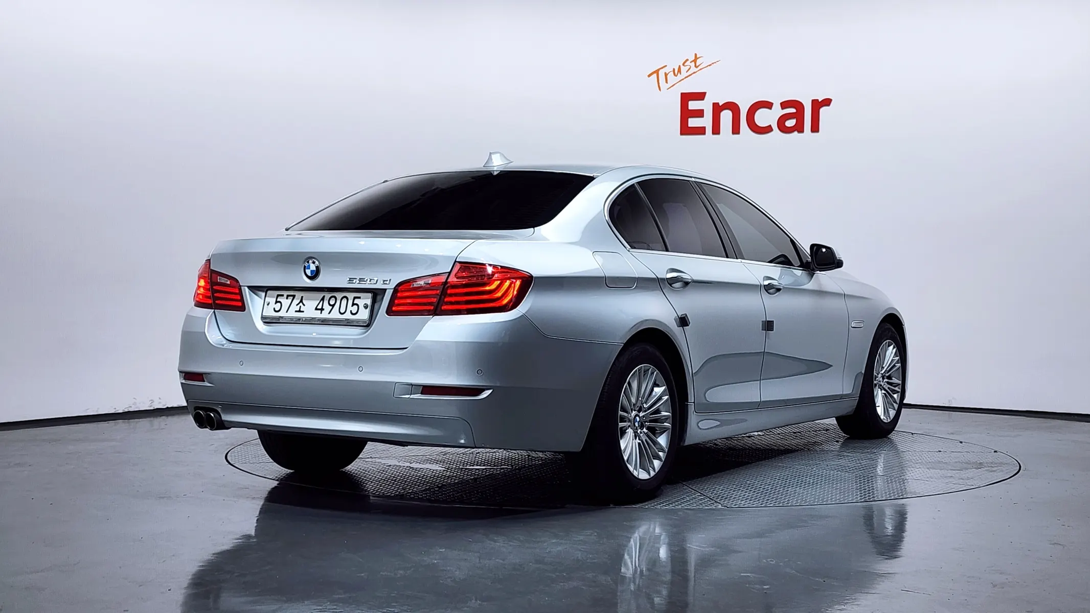 BMW 5 Series (F10) 520d 2014 2/21