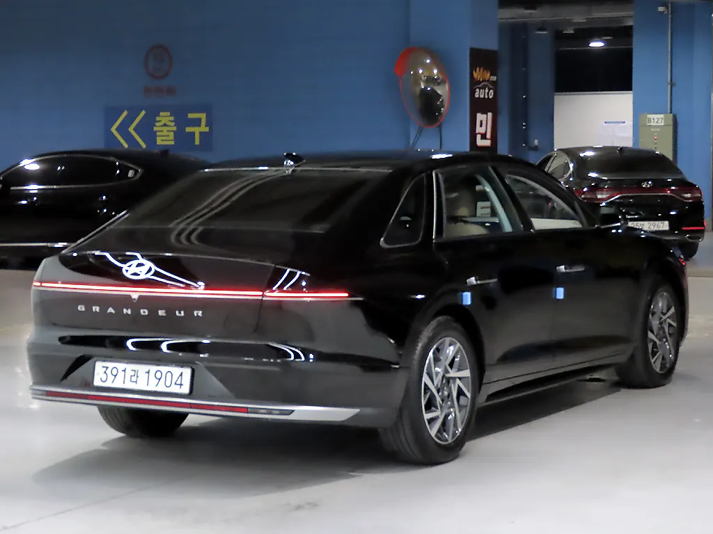 Hyundai (GN7) 2025 3/5