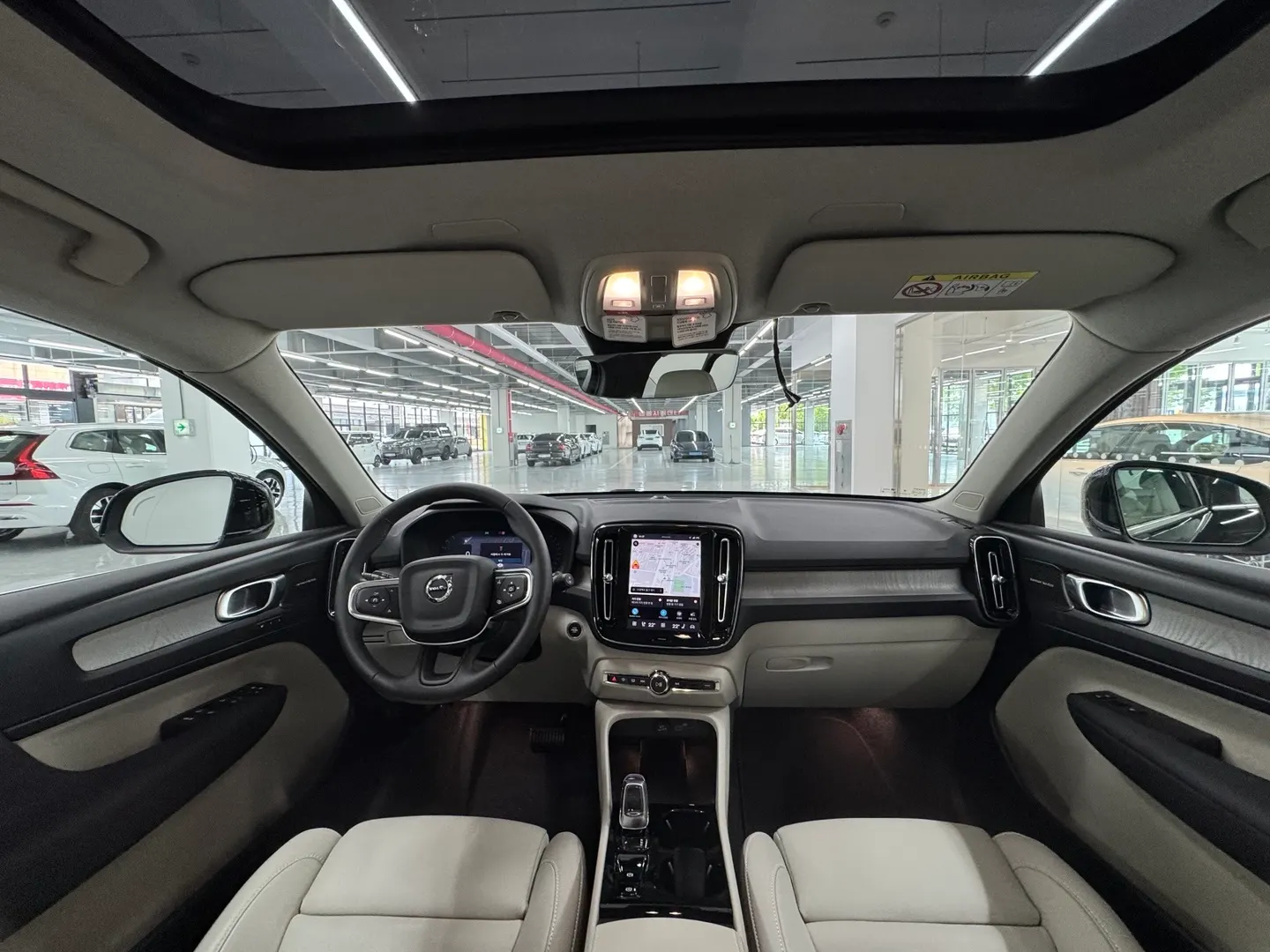 Volvo XC40 B4 2025 4/5
