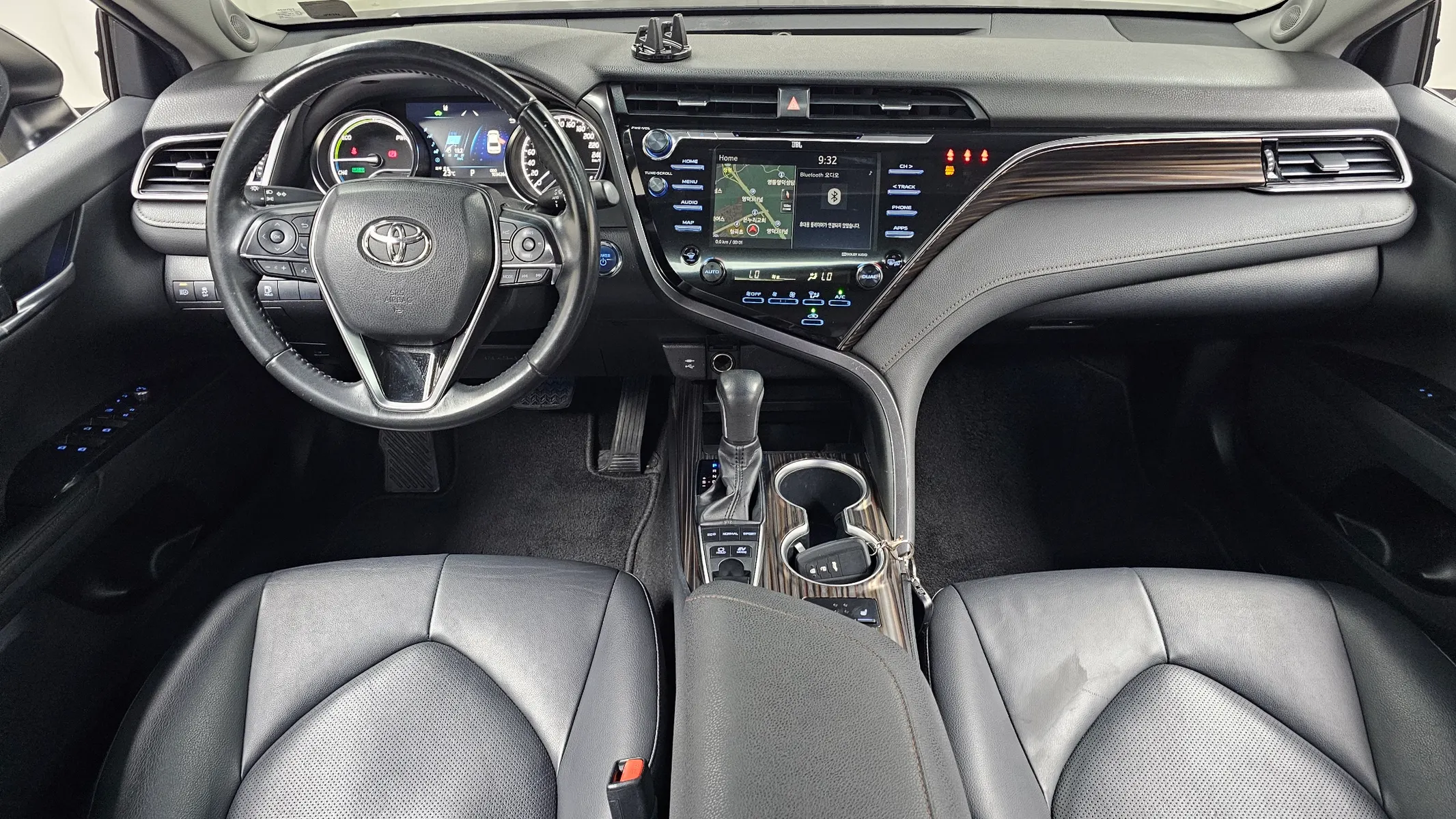 Toyota (XV70) 2.5 XLE 2018 4/5