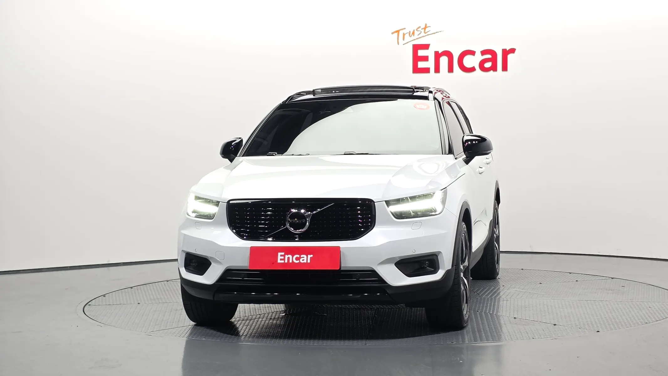 Volvo XC40 T4 R- 2020 2/5