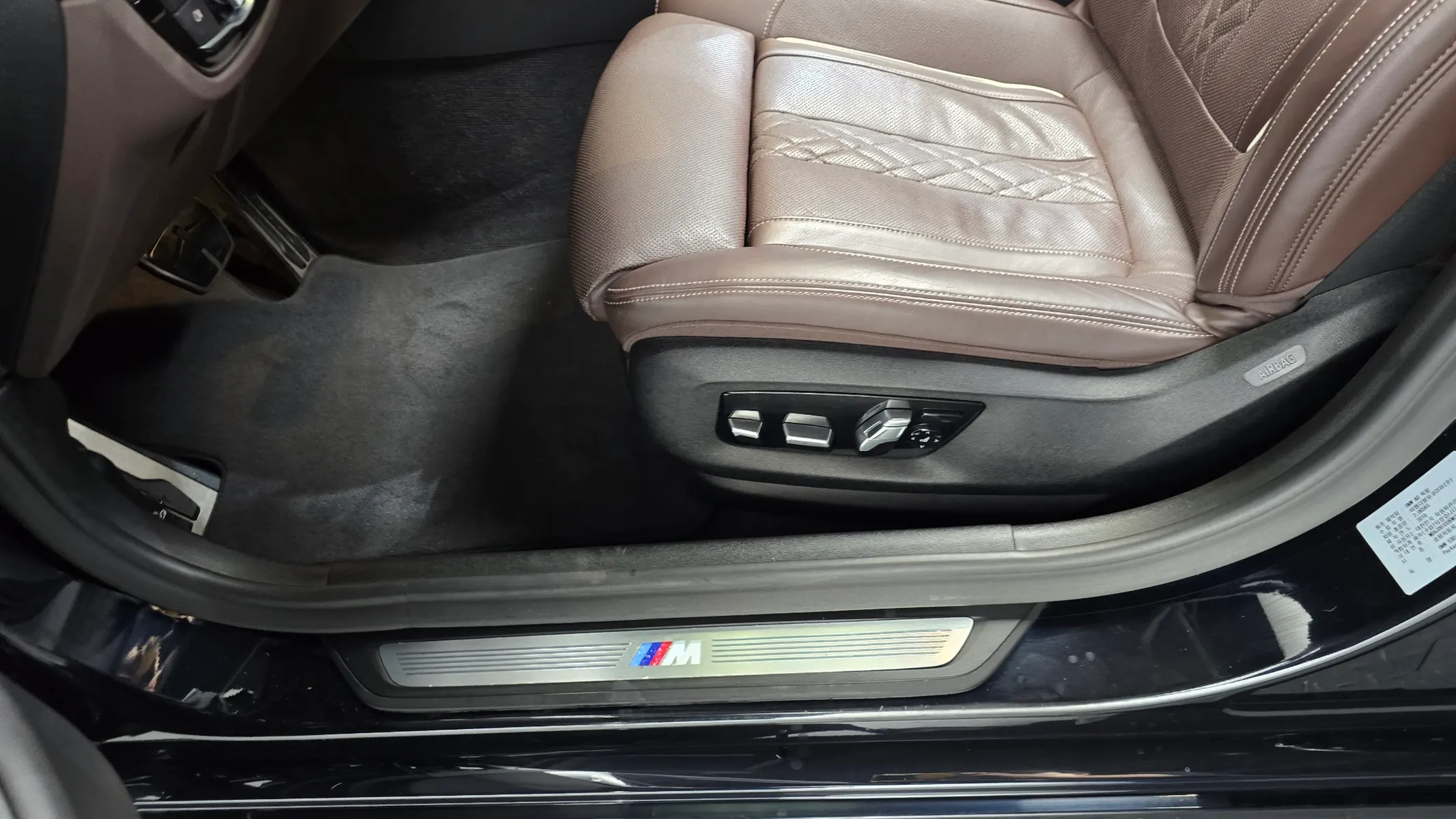 BMW 5 Series (G30) 530i xDrive M 2019 34/35