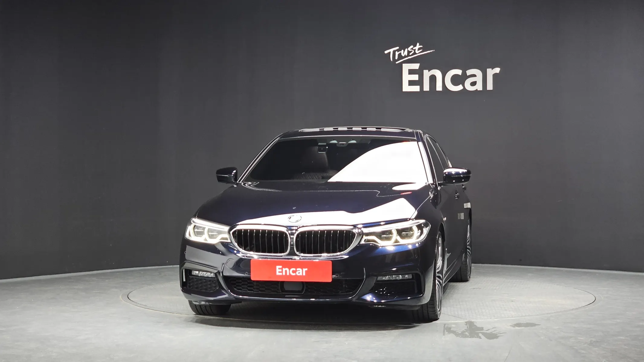 BMW 5 Series (G30) 530i M 2019 3/37