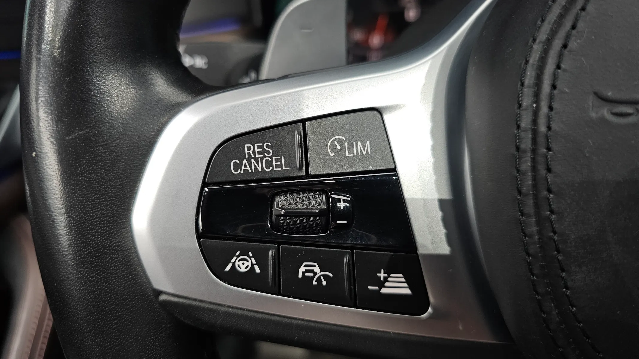 BMW 5 Series (G30) 530i M 2019 36/37