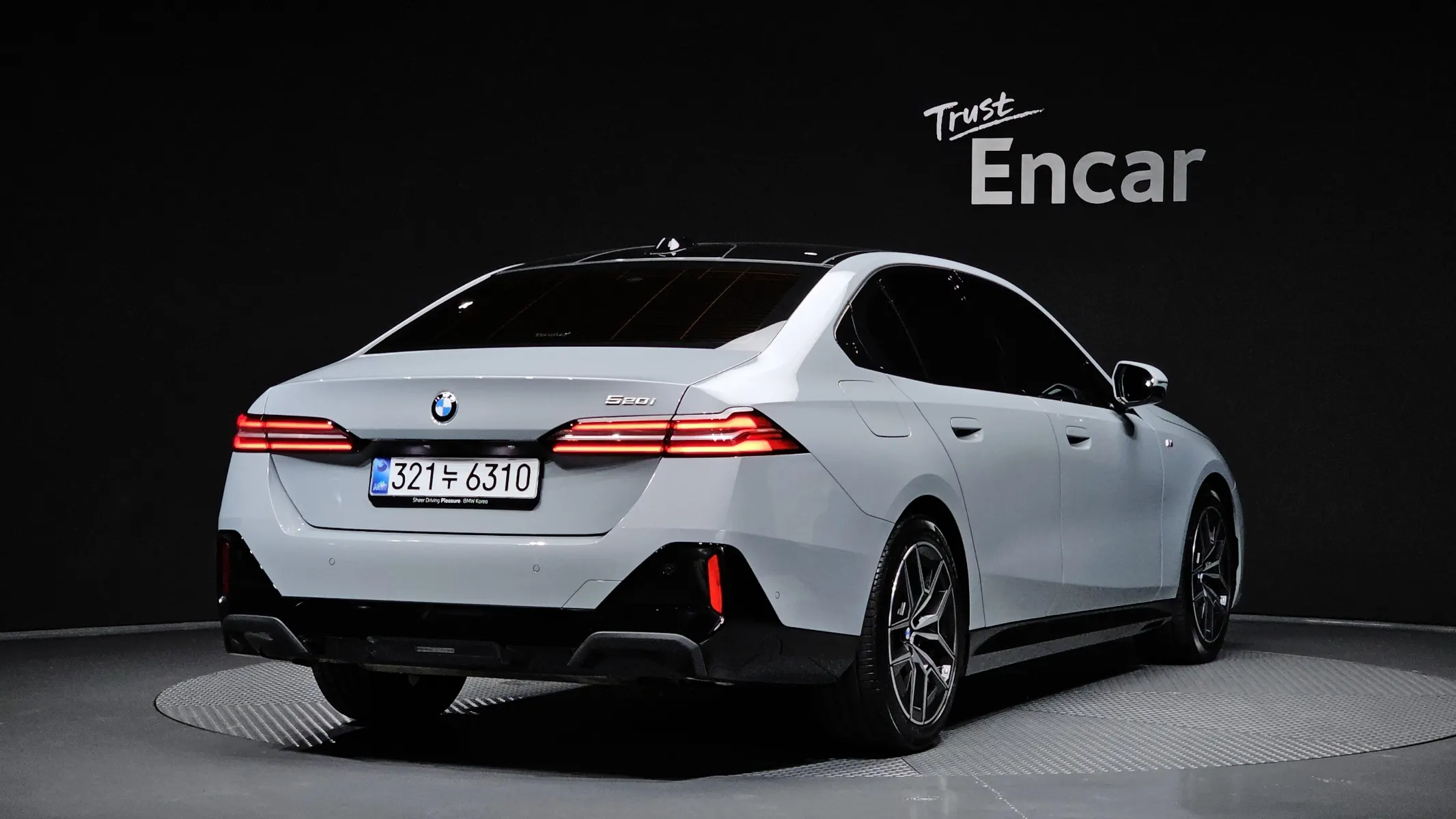 BMW 5 Series (G60) 520i M 2025 2/34