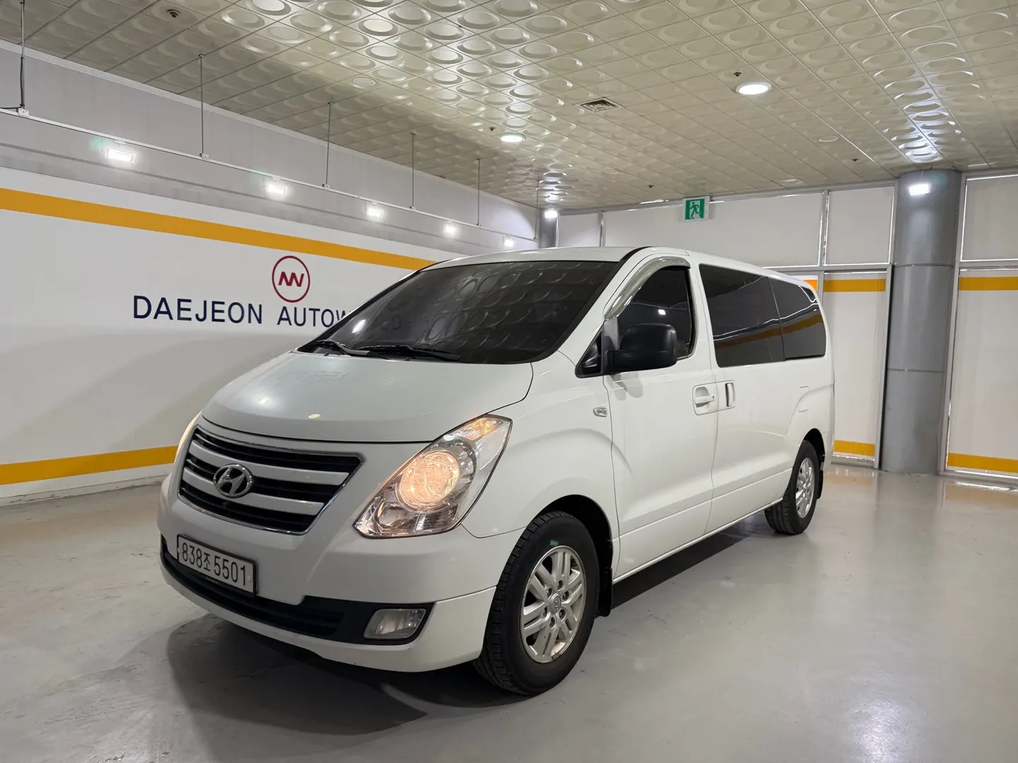 Hyundai Grand Starex 3 2017 2/18