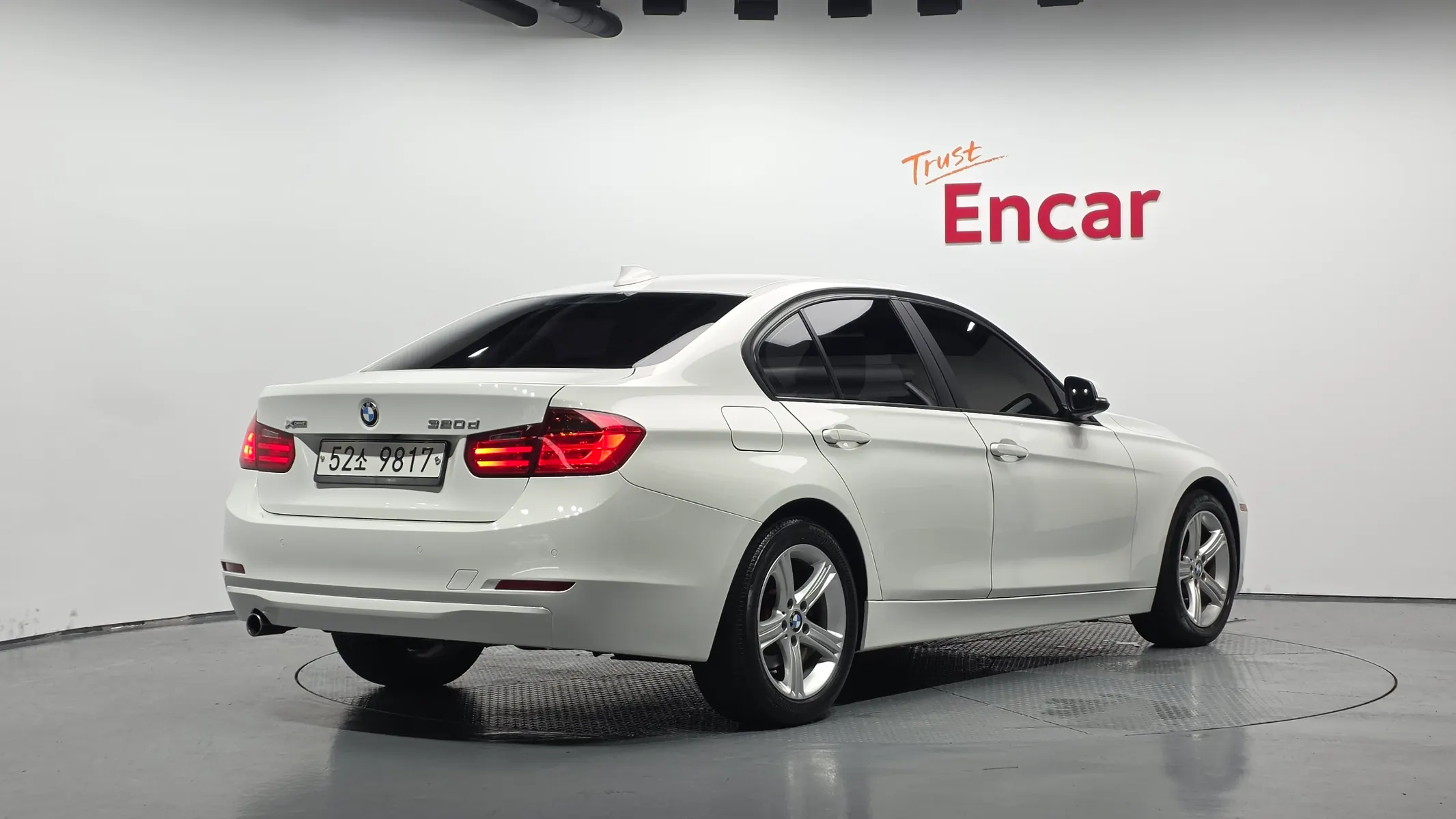 BMW 3 Series (F30) 320d xDrive 2013 2/21