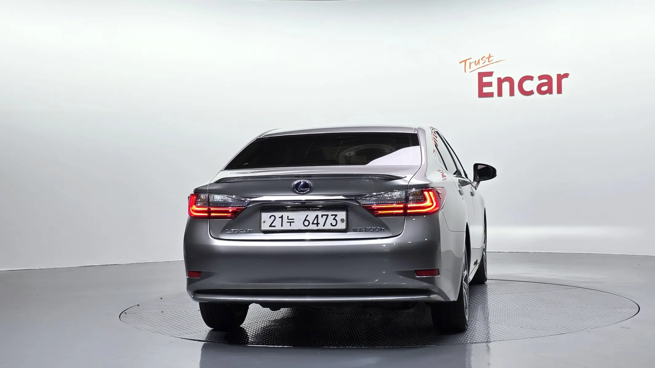 Lexus ES300h + 2018 3/5