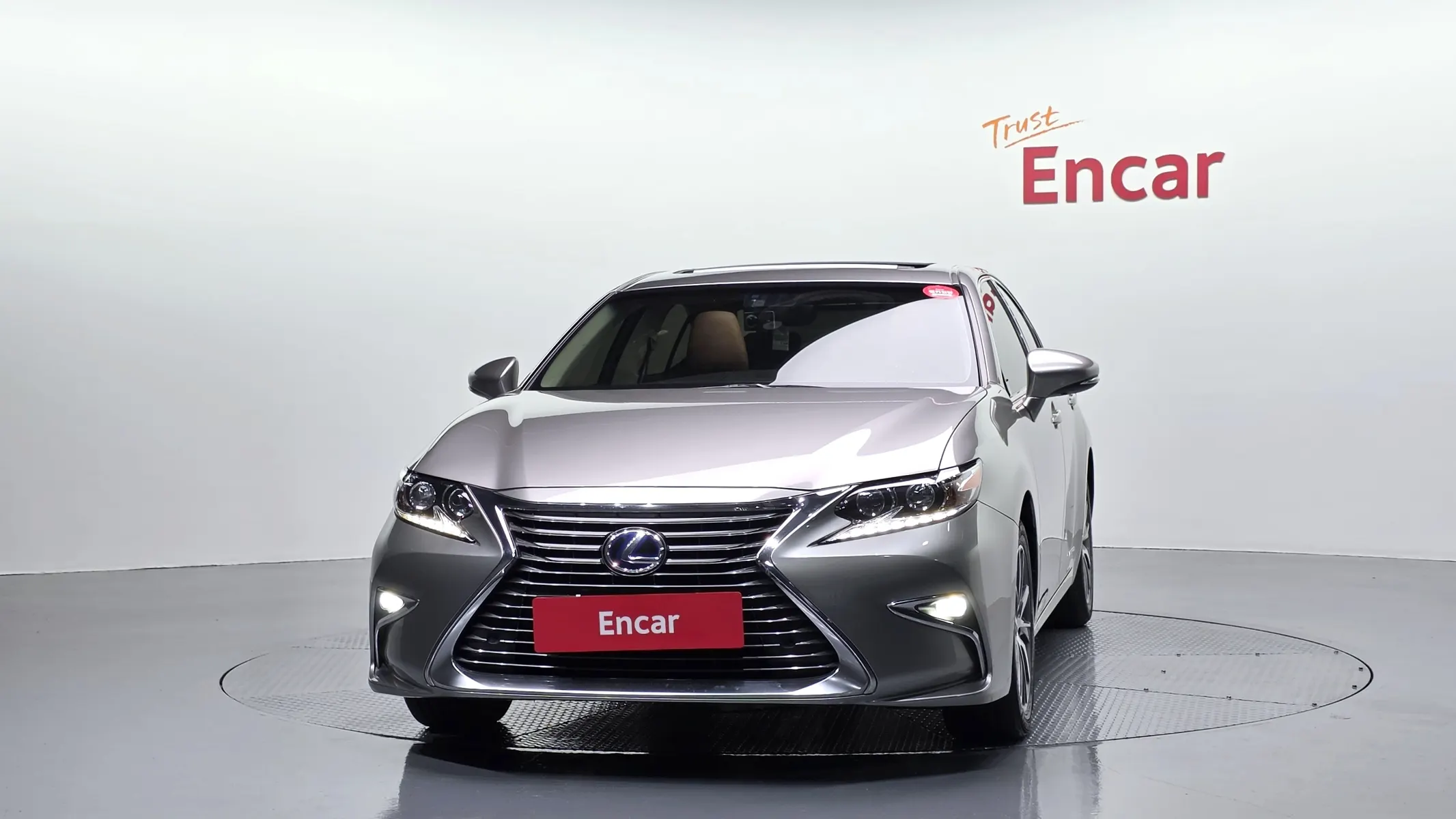 Lexus ES300h + 2018 2/5