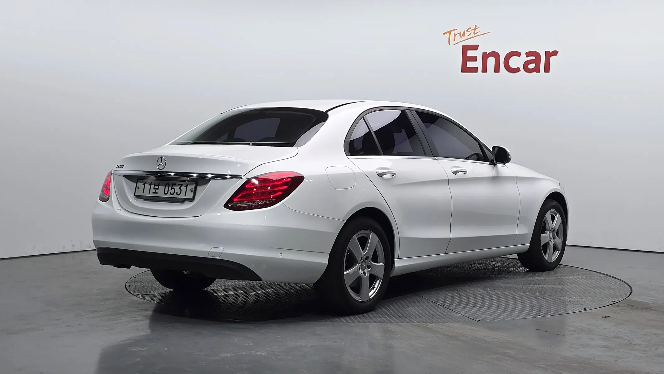 Mercedes-Benz C-Class W205 C200 2015 2/29