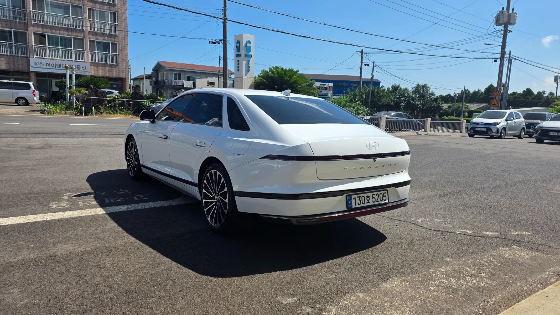 Hyundai (GN7) 2023 3/5