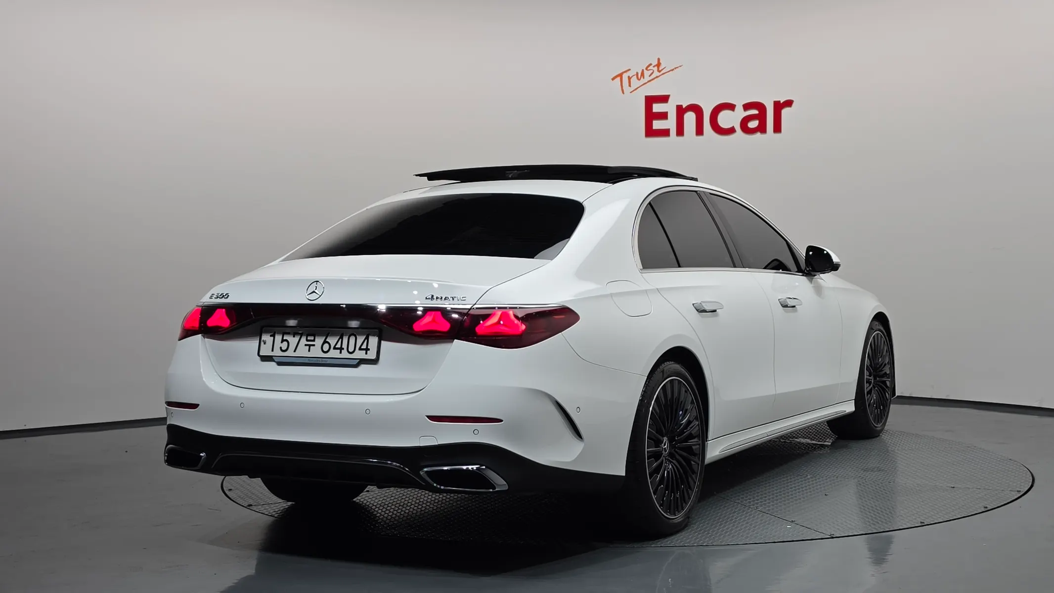 Mercedes-Benz E-Class W214 E300 4MATIC AMG Line 2024 2/37