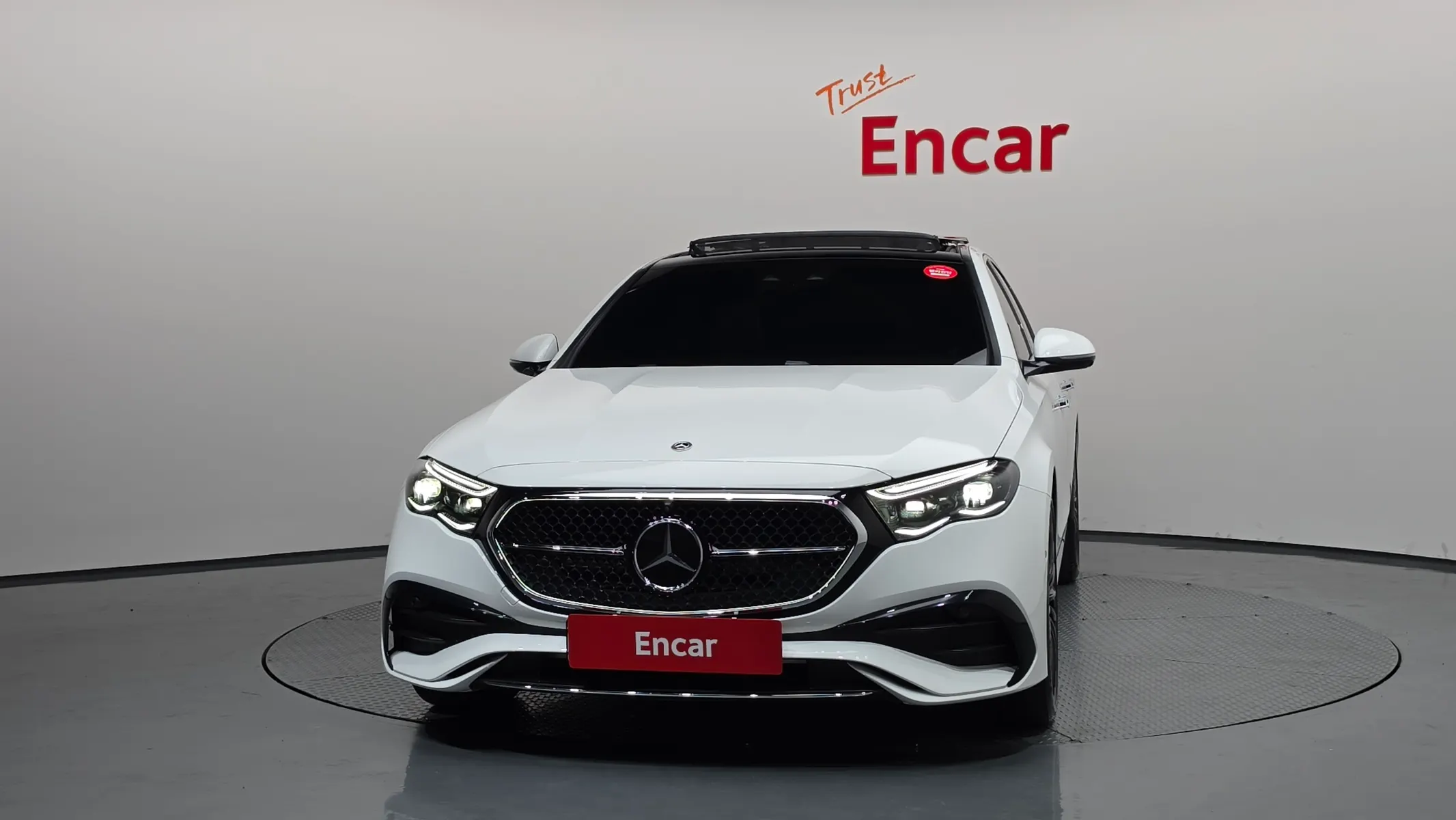 Mercedes-Benz E-Class W214 E300 4MATIC AMG Line 2024 3/37