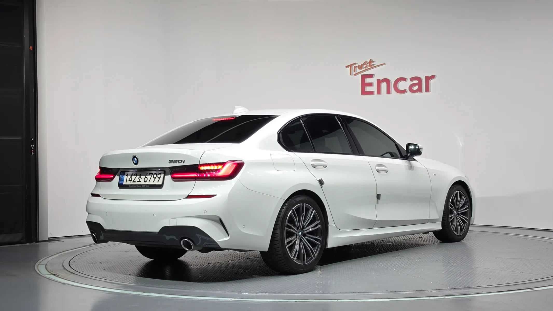 BMW 3 Series (G20) 320i M 2022 2/33