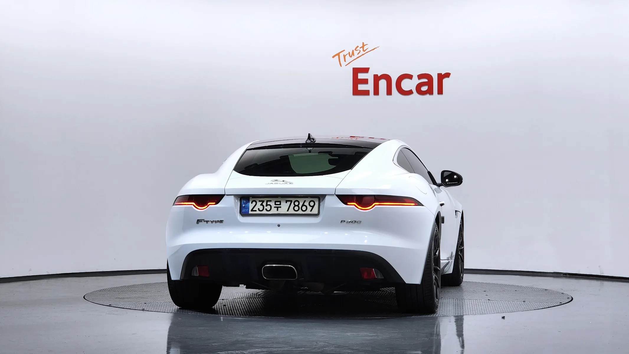 Jaguar F-TYPE P300 2019 3/5