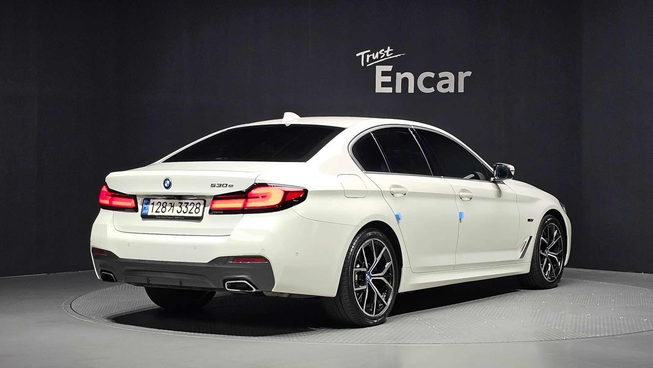 BMW 5 Series (G30) 530e M 2022 2/33