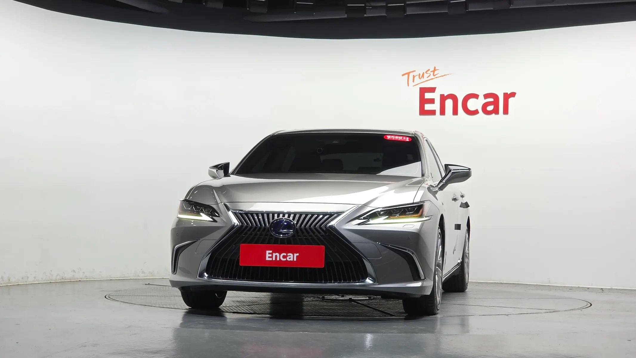 Lexus ES300h 7 2019 2/5
