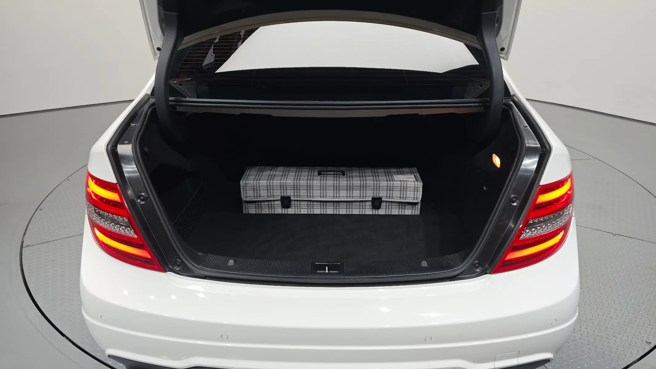Mercedes-Benz C-Class W204 C200 CGI 2012 20/21