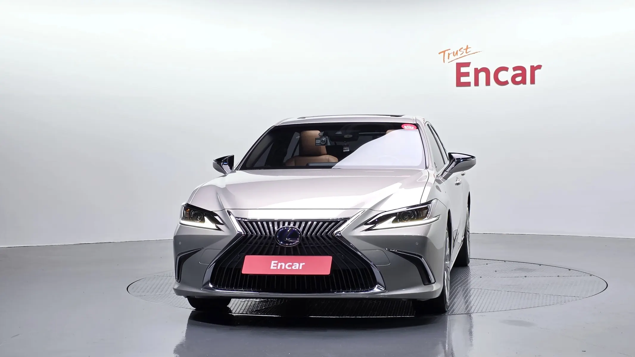Lexus ES300h 7 2019 2/5