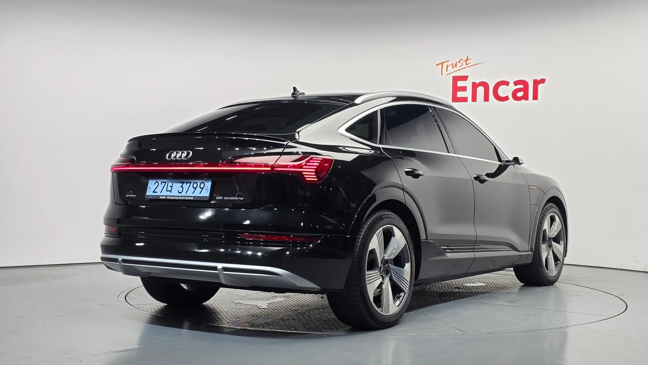 Audi e- 55 2022 2/36