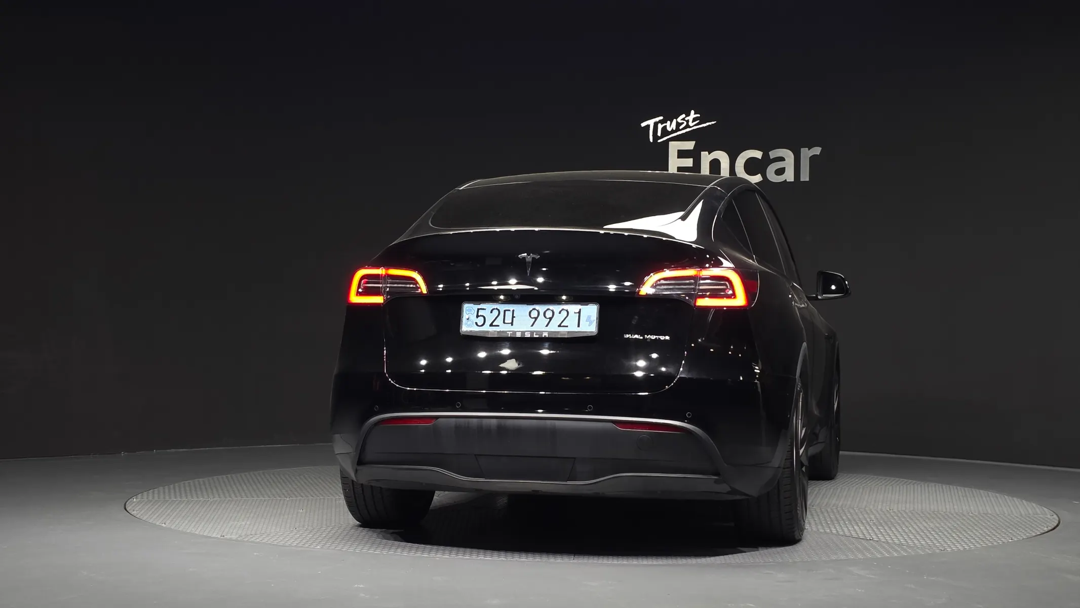 Tesla Y AWD 2021 3/5