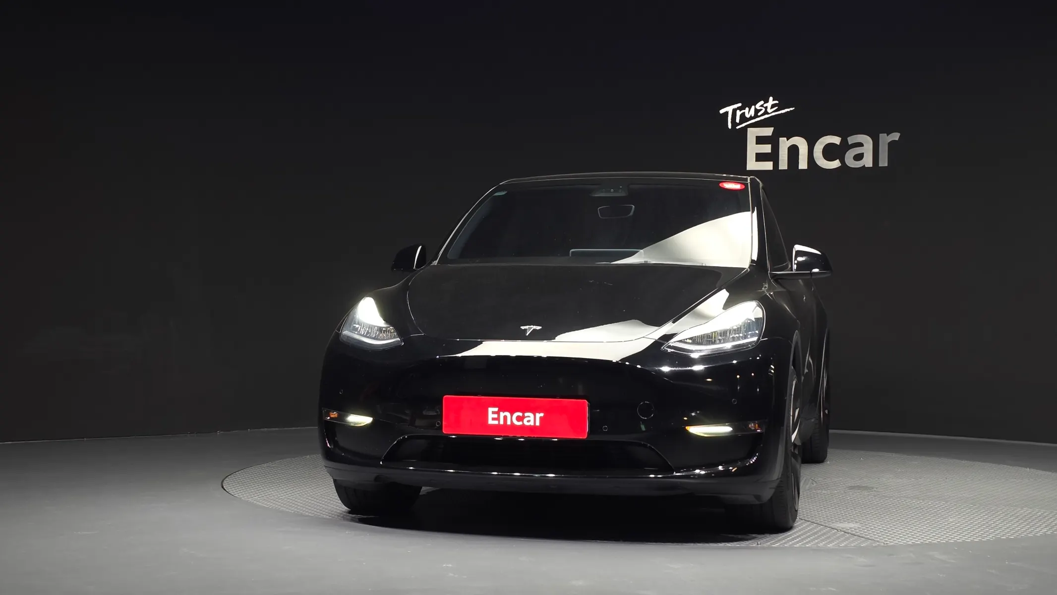 Tesla Y AWD 2021 2/5