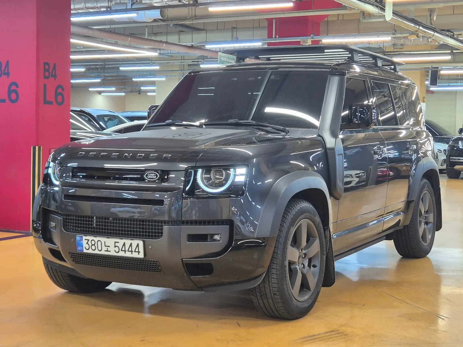 Land Rover (L663) 110 D300 X- HSE 2026 3/21