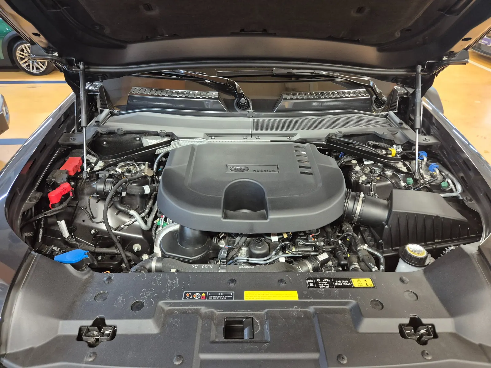 Land Rover (L663) 110 D300 X- HSE 2026 20/21