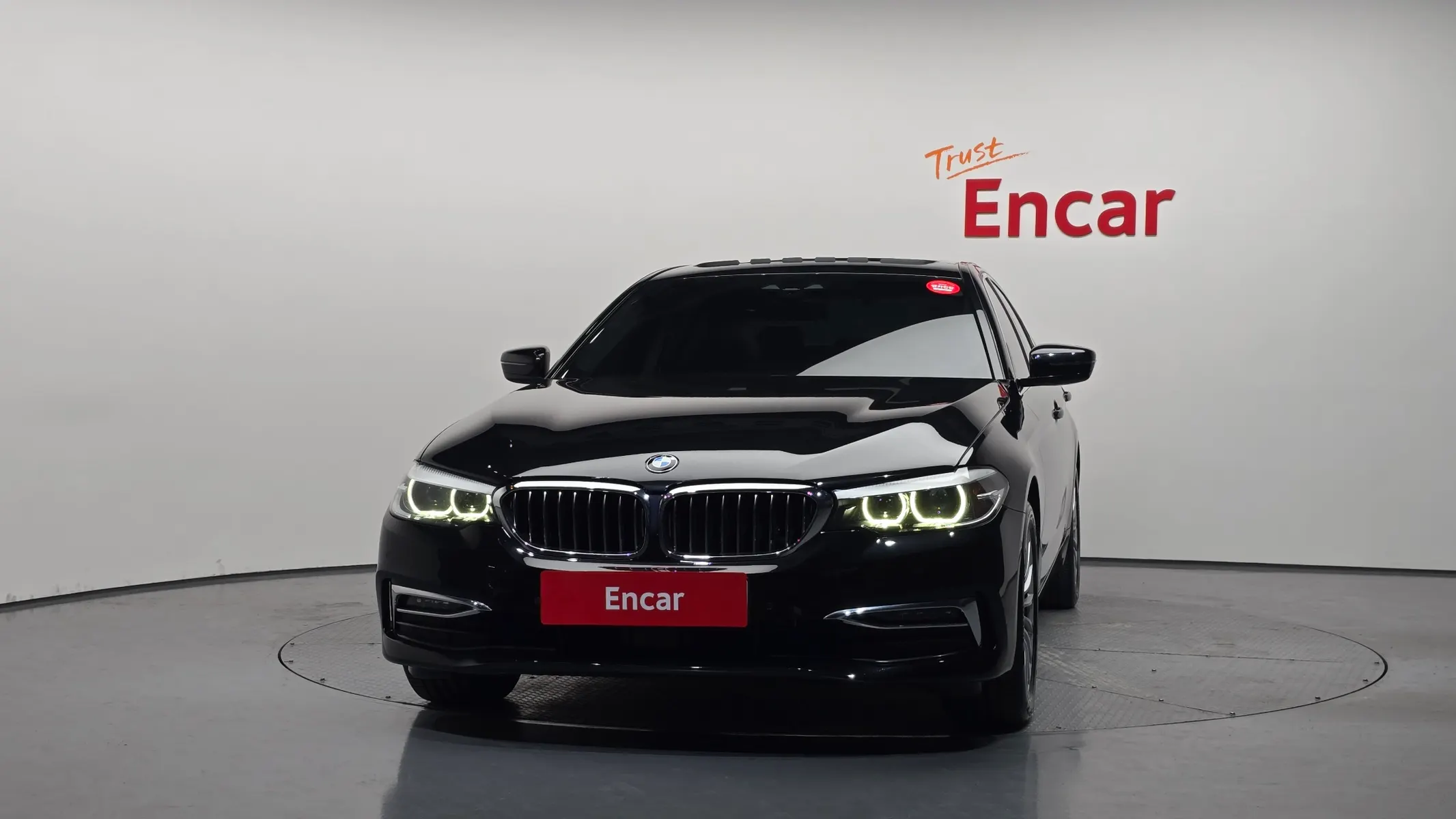 BMW 5 Series (G30) 520i 2019 3/32