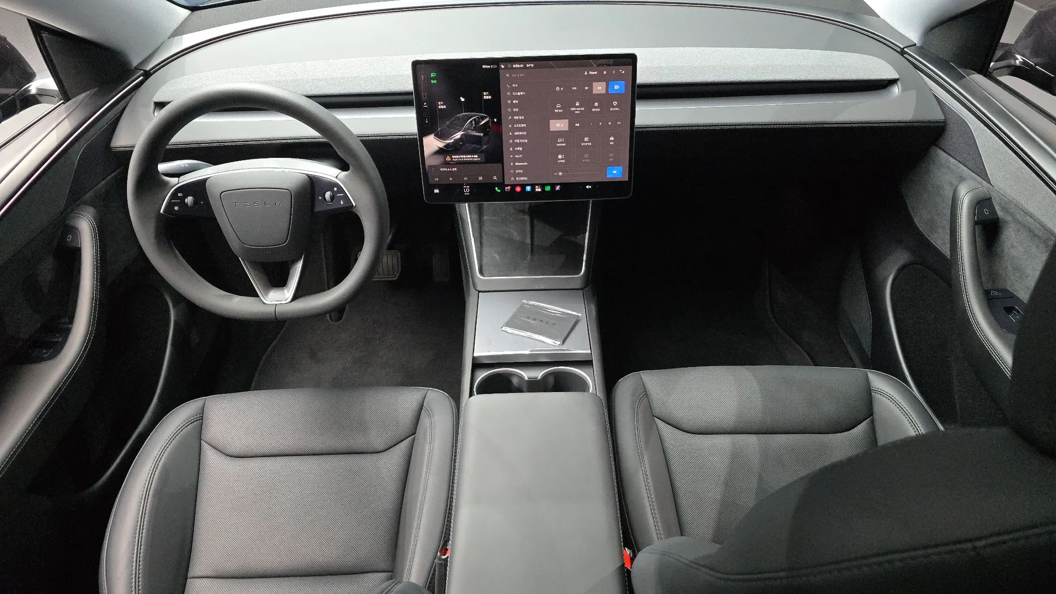 Tesla Y AWD 2025 4/5