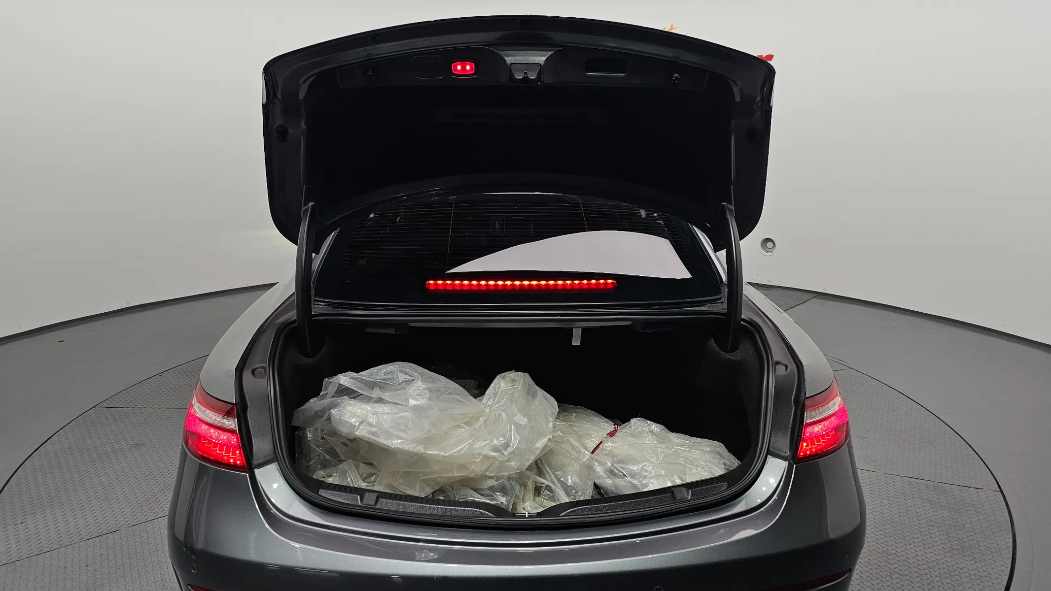 Mercedes-Benz E-Class W213 E220d 2017 20/21