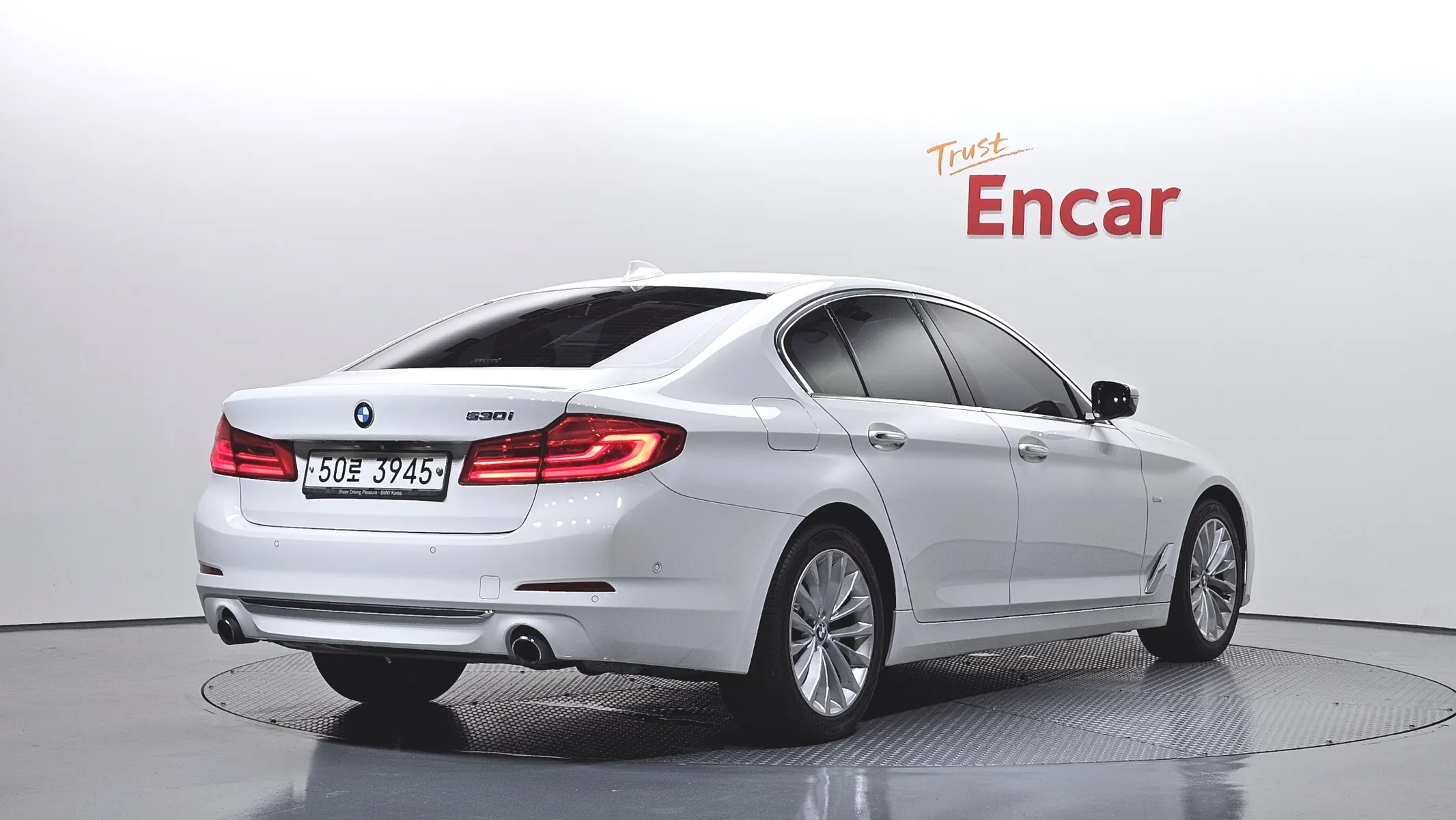 BMW 5 Series (G30) 530i 2018 2/34