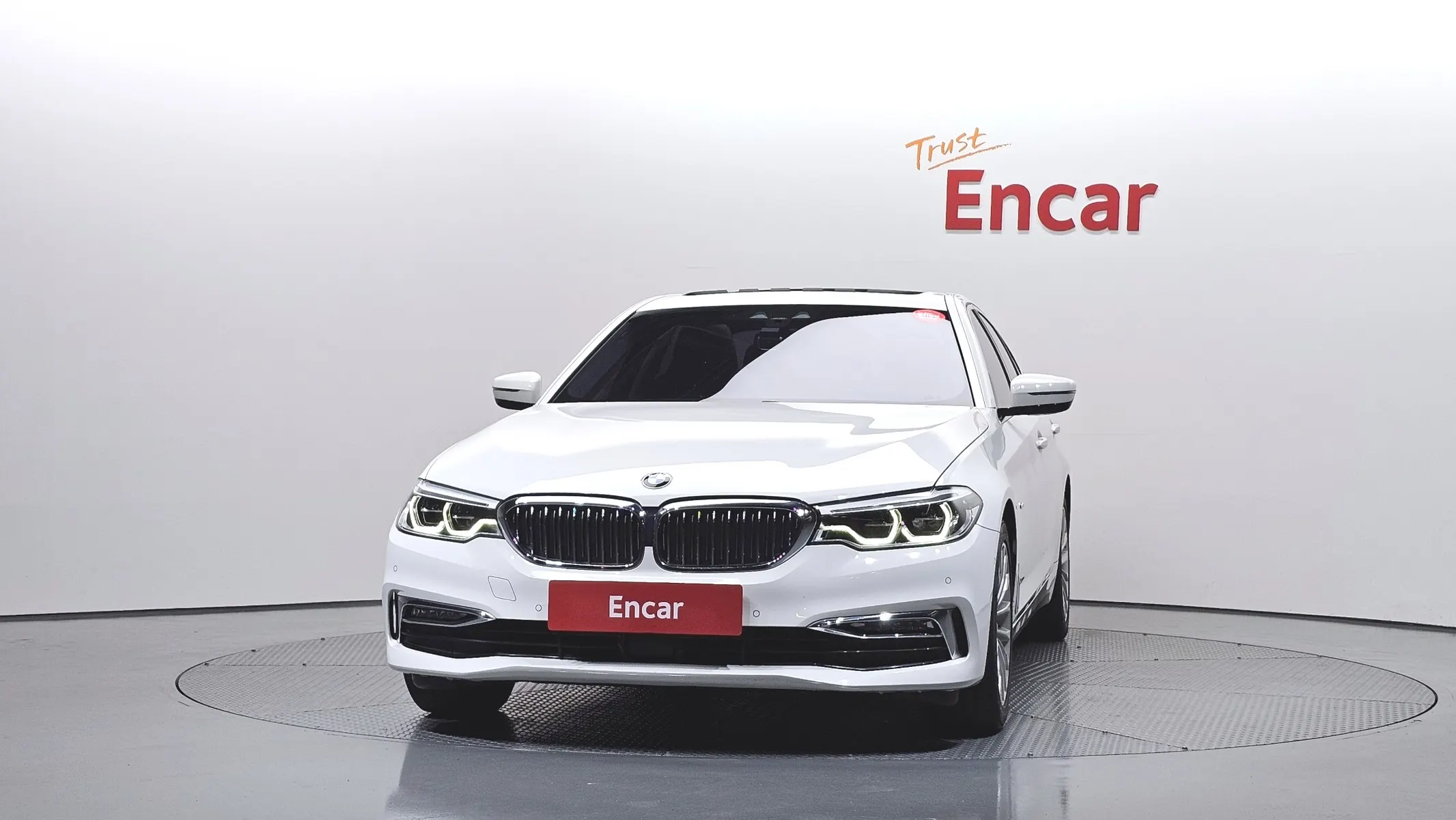 BMW 5 Series (G30) 530i 2018 3/34