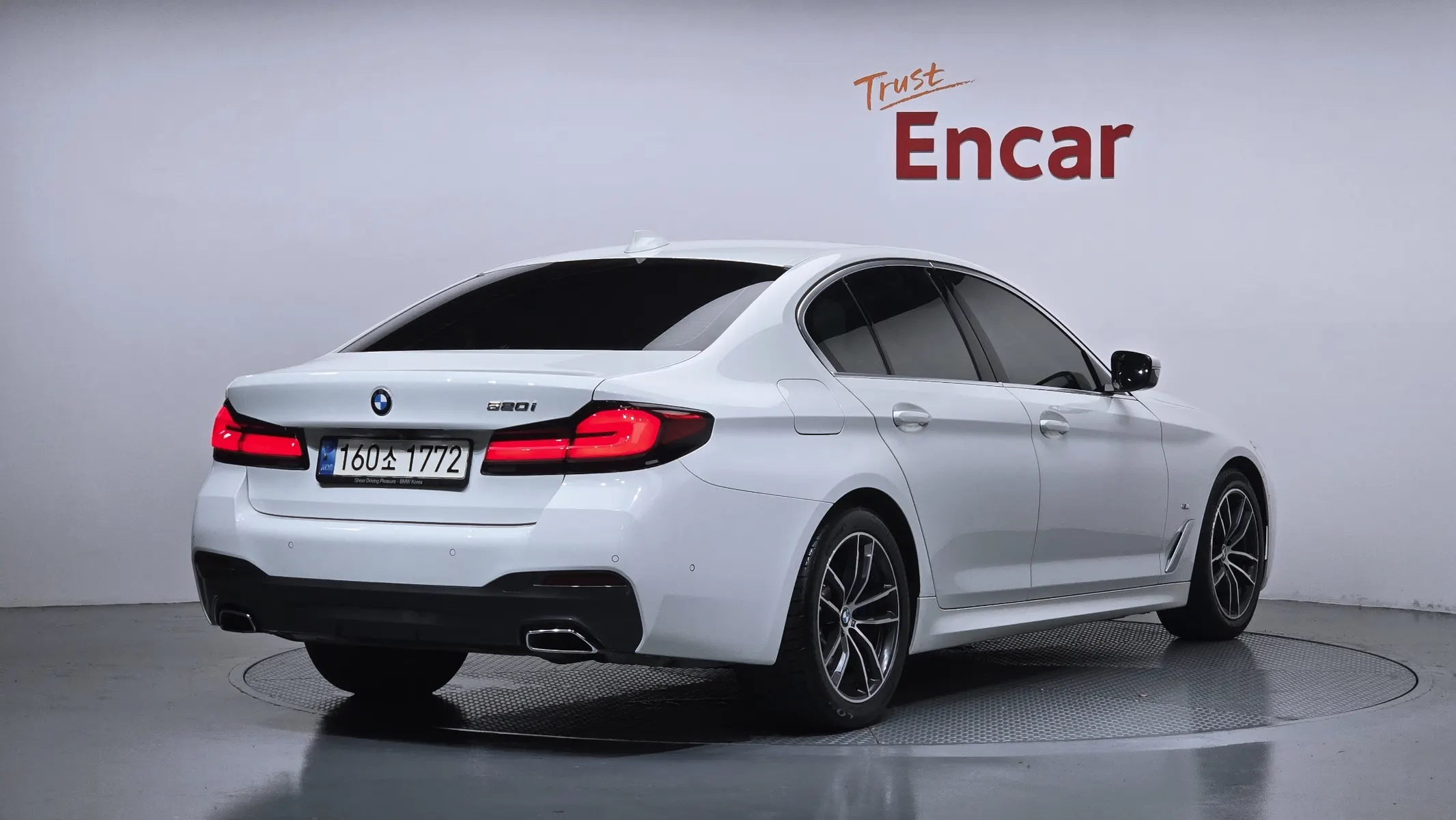 BMW 5 Series (G30) 520i M 2023 2/21