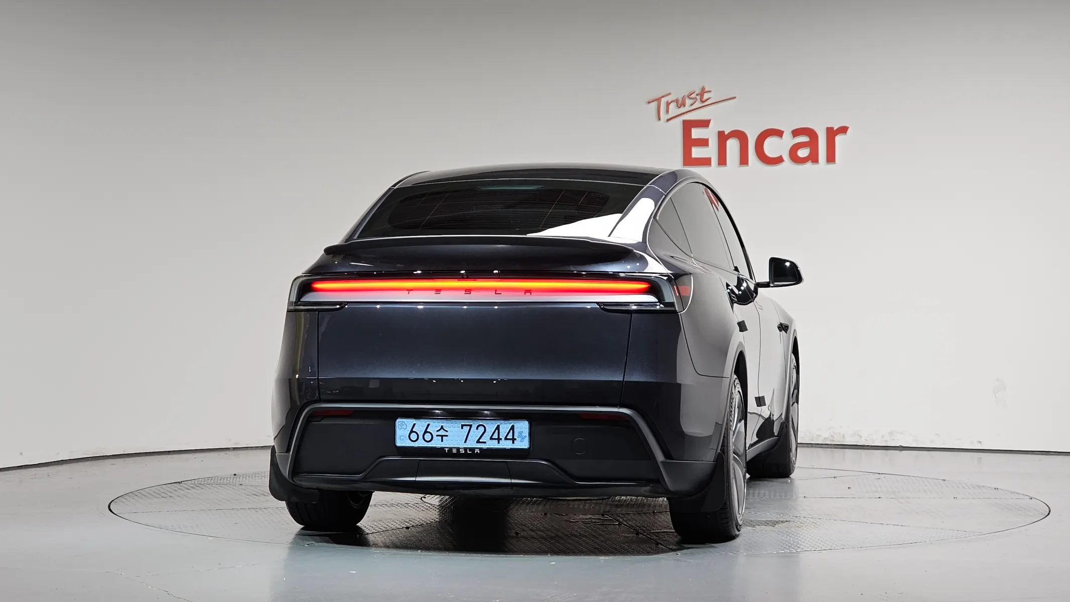 Tesla Y RWD 2025 3/5