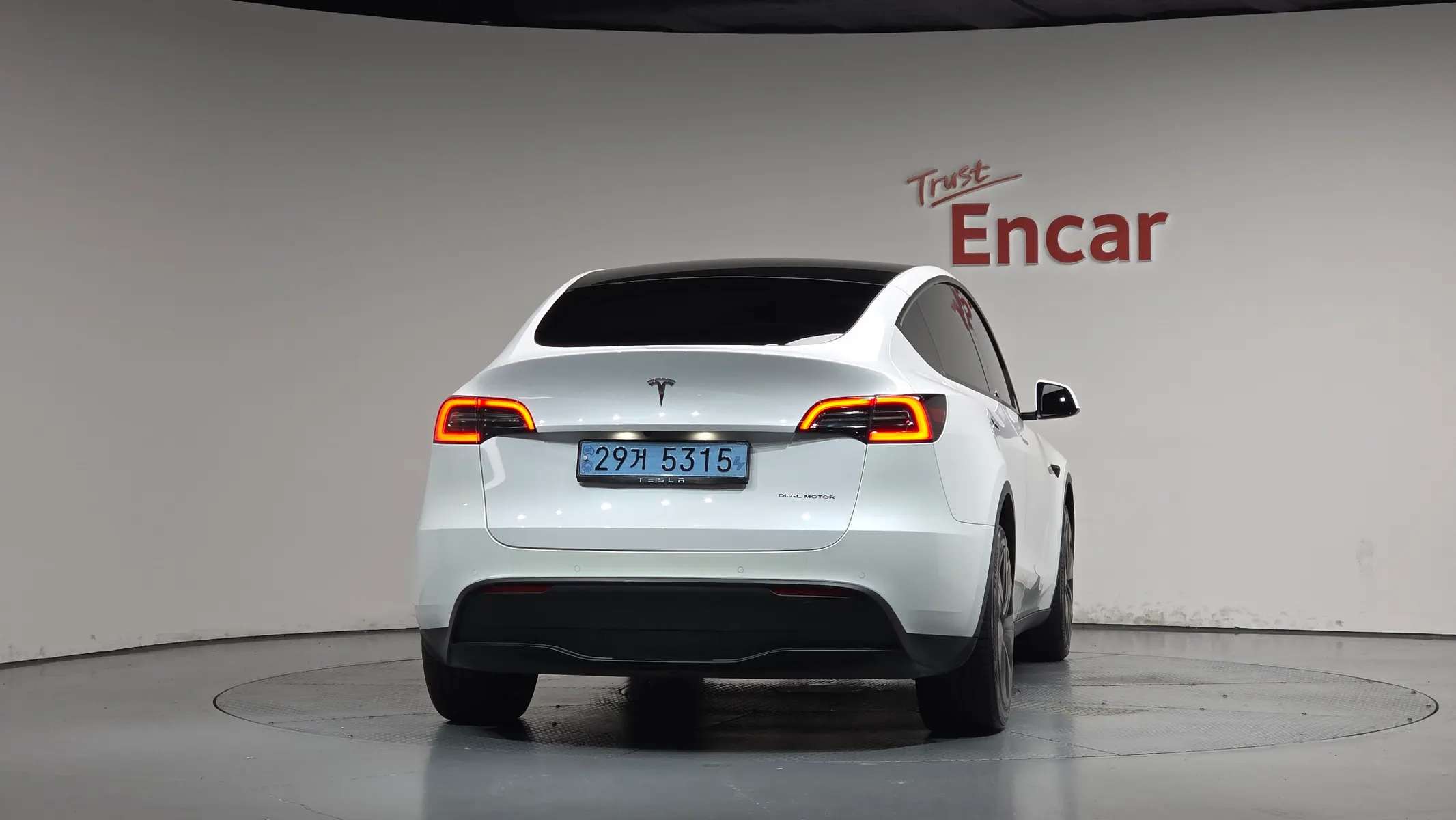 Tesla Y AWD 2022 3/5