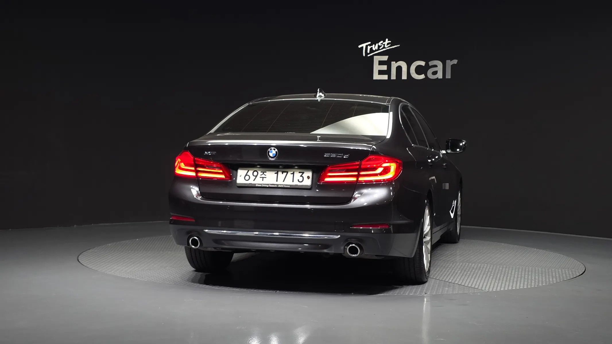 BMW 5 Series (G30) 520d xDrive 2019 3/33