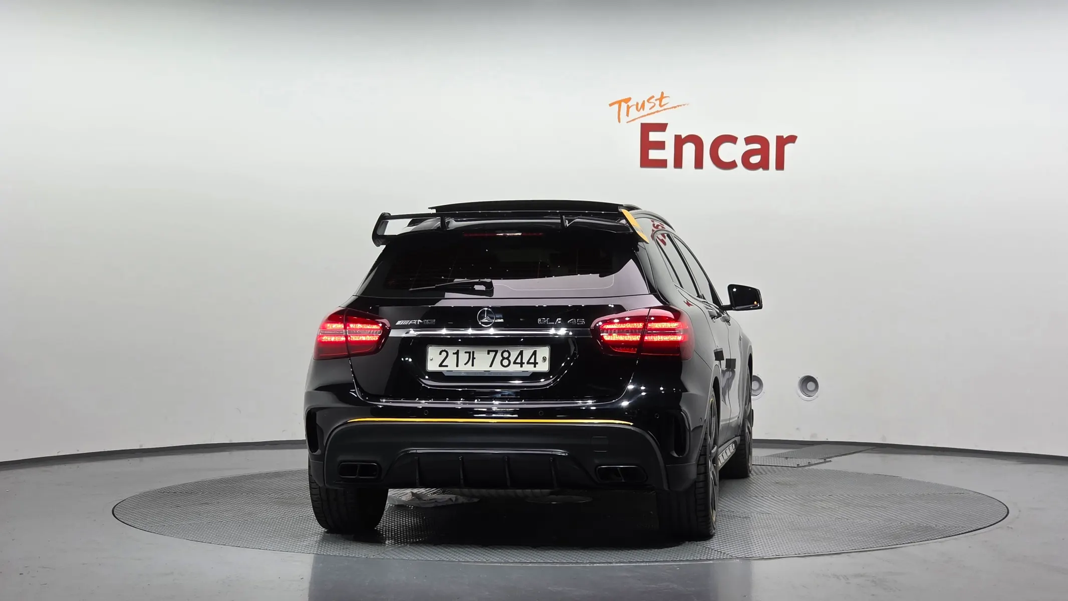 Mercedes-Benz GLA-Class X156 GLA45 AMG 4MATIC 50 2018 3/36