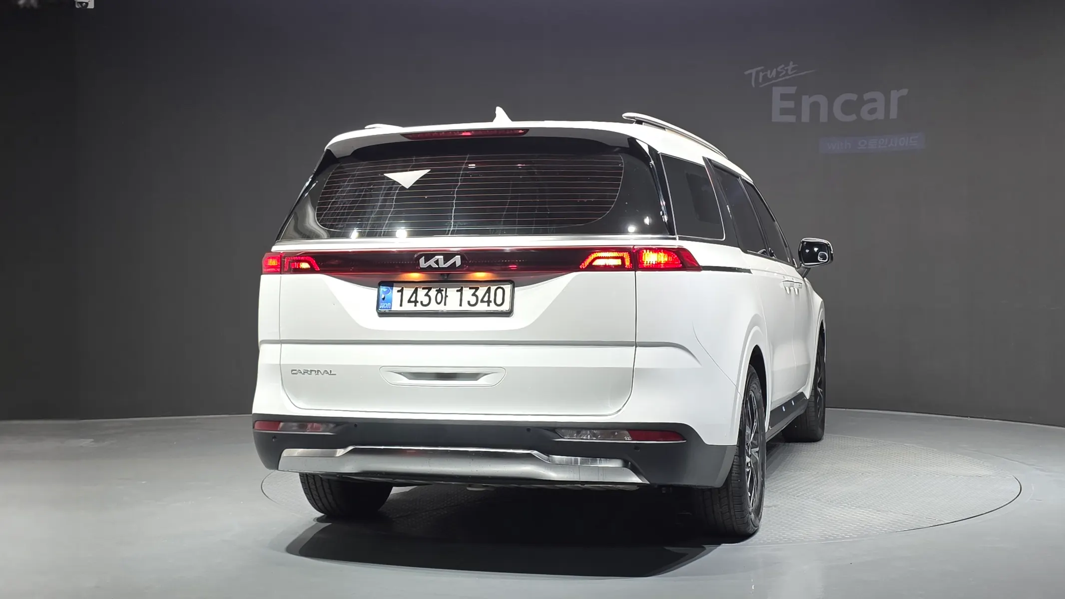 Kia Carnival 9 2022 3/5