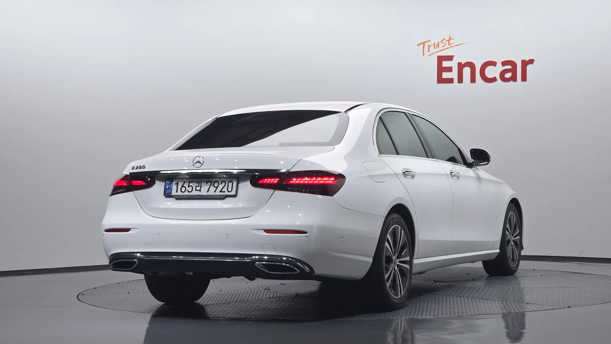 Mercedes-Benz E-Class W213 E250 2021 2/33